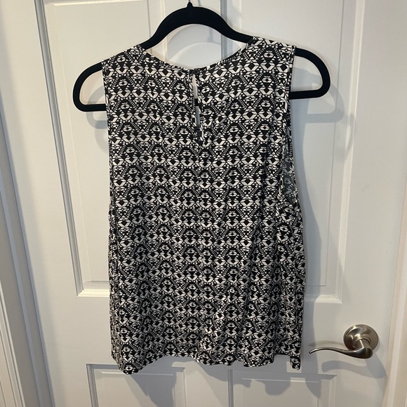 Black and white tank top - Picture 2 of 5